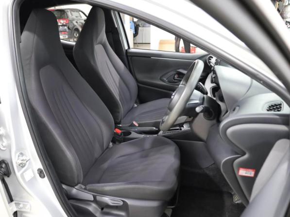Toyota Yaris IV с пробегом 2020 года, цена 1 279 000 рублей, 80496 км, хэтчбек, Автокод Объявления