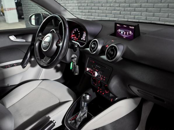 Audi A1 I (8X) с пробегом 2012 года, цена 1 300 000 рублей, 139975 км, хэтчбек, Автокод Объявления