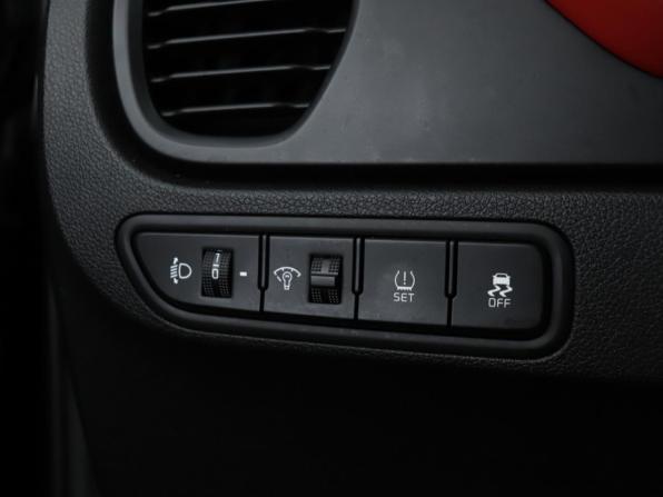 Kia Rio IV Рестайлинг с пробегом 2021 года, цена 1 550 000 рублей, 134062 км, хэтчбек, Автокод Объявления