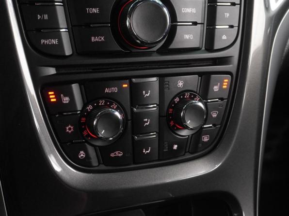 Opel Astra J Рестайлинг с пробегом 2014 года, цена 814 000 рублей, 182582 км, седан, Автокод Объявления