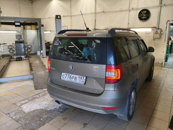 Skoda Yeti I Рестайлинг с пробегом 2015 года, цена 940 000 рублей, 203882 км, внедорожник, Автокод Объявления