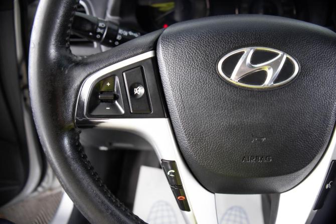 Hyundai Solaris I с пробегом 2012 года, цена 899 000 рублей, 192356 км, хэтчбек, Автокод Объявления