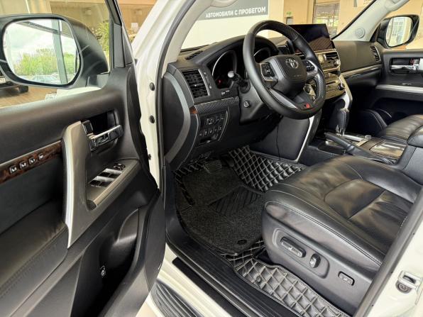 Toyota Land Cruiser 200 Series Рестайлинг 1 с пробегом 2015 года, цена 4 280 000 рублей, 161000 км, внедорожник, Автокод Объявления