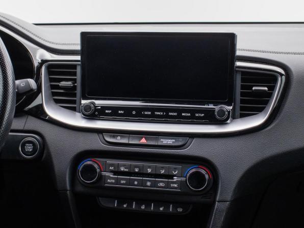 Kia Ceed III Рестайлинг с пробегом 2021 года, цена 2 450 000 рублей, 52657 км, универсал, Автокод Объявления