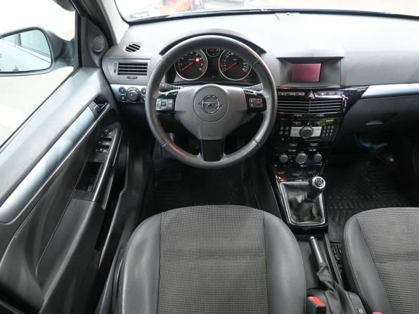 Opel Astra H Рестайлинг с пробегом 2011 года, цена 699 900 рублей, 130000 км, седан, Автокод Объявления