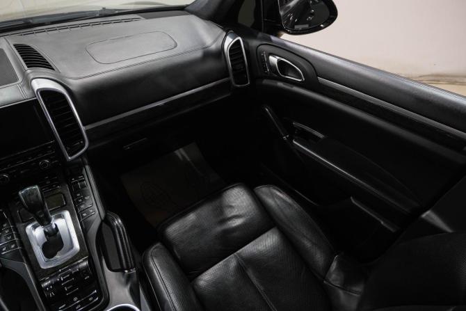 Porsche Cayenne II (958) с пробегом 2011 года, цена 2 629 000 рублей, 230000 км, внедорожник, Автокод Объявления