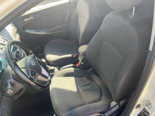 Hyundai Solaris I Рестайлинг с пробегом 2014 года, цена 610 000 рублей, 355000 км, седан, Автокод Объявления