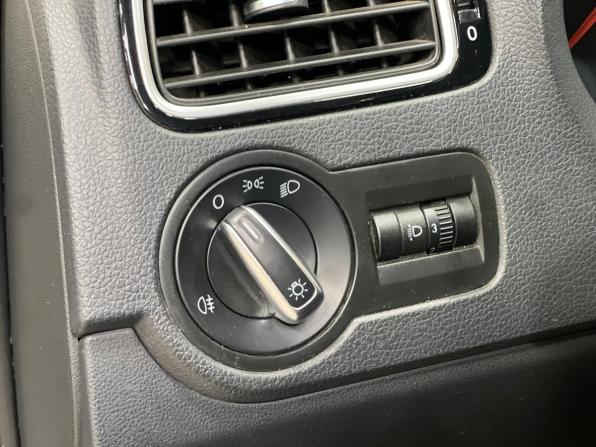 Volkswagen Polo V Рестайлинг с пробегом 2019 года, цена 1 285 000 рублей, 117893 км, седан, Автокод Объявления
