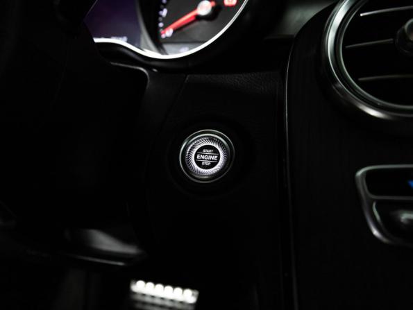 Mercedes-Benz C-Класс IV (W205) Рестайлинг с пробегом 2018 года, цена 2 749 585 рублей, 70051 км, седан, Автокод Объявления