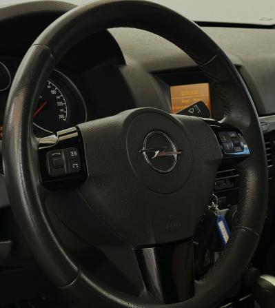 Opel Astra H Рестайлинг с пробегом 2011 года, цена 630 000 рублей, 152039 км, седан, Автокод Объявления