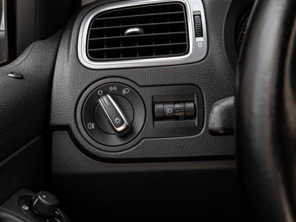 Volkswagen Polo V Рестайлинг с пробегом 2017 года, цена 1 380 000 рублей, 91990 км, седан, Автокод Объявления