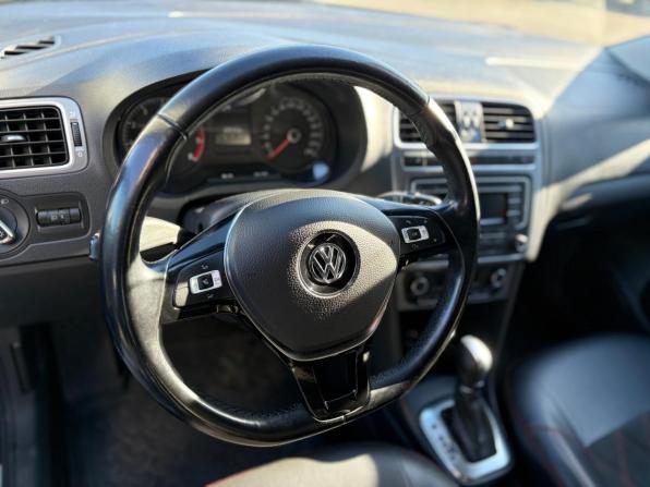Volkswagen Polo V Рестайлинг с пробегом 2016 года, цена 1 085 000 рублей, 129489 км, седан, Автокод Объявления