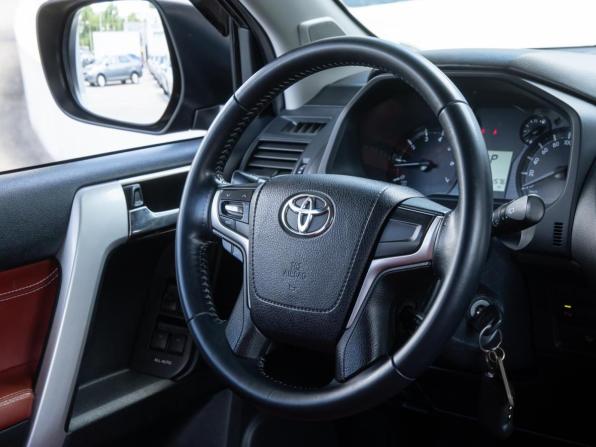 Toyota Land Cruiser Prado 150 Series Рестайлинг 2 с пробегом 2018 года, цена 4 800 000 рублей, 91576 км, внедорожник, Автокод Объявления