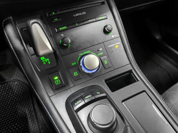 Lexus CT I Рестайлинг 2 с пробегом 2018 года, цена 2 120 000 рублей, 109707 км, хэтчбек, Автокод Объявления