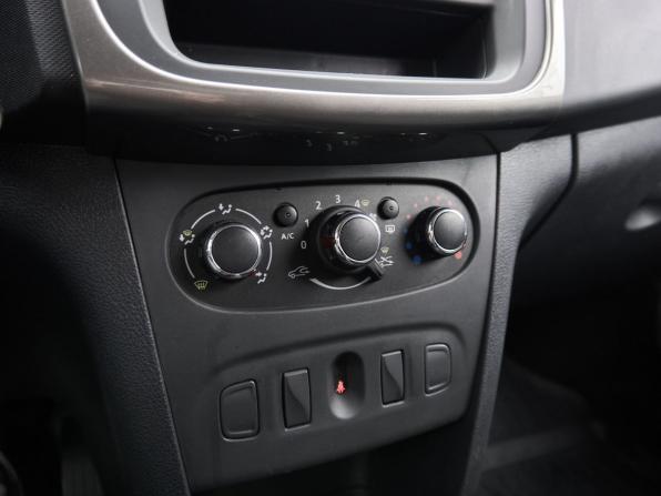 Renault Logan II Рестайлинг с пробегом 2019 года, цена 1 060 600 рублей, 70490 км, седан, Автокод Объявления