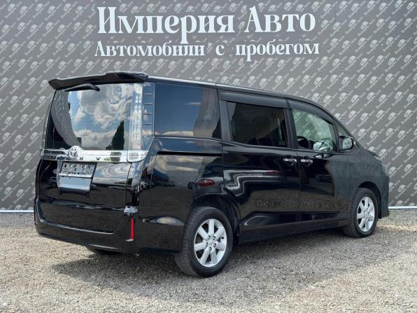 Toyota Voxy III (R80) с пробегом 2014 года, цена 1 450 000 рублей, 136390 км, минивэн, Автокод Объявления