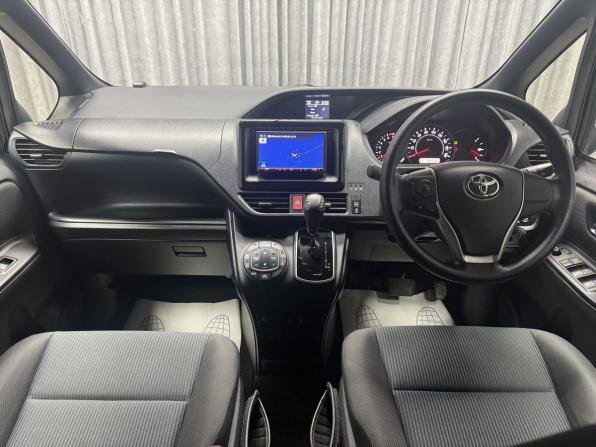 Toyota Voxy III (R80) Рестайлинг с пробегом 2018 года, цена 2 595 000 рублей, 88355 км, минивэн, Автокод Объявления