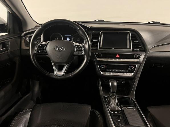 Hyundai Sonata VII (LF) Рестайлинг с пробегом 2018 года, цена 1 470 000 рублей, 240167 км, седан, Автокод Объявления