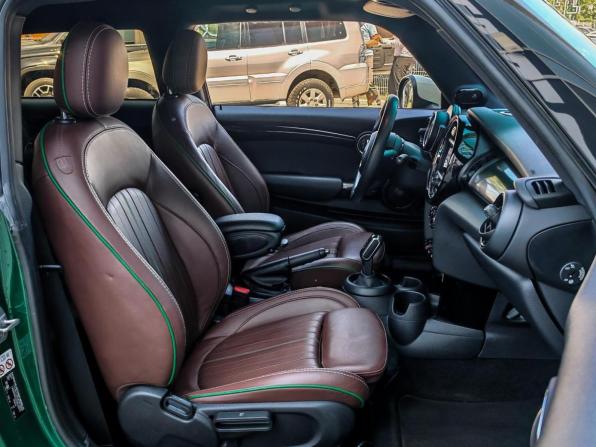 Mini Hatch III (F55/F56) Рестайлинг с пробегом 2019 года, цена 2 650 000 рублей, 112551 км, хэтчбек, Автокод Объявления