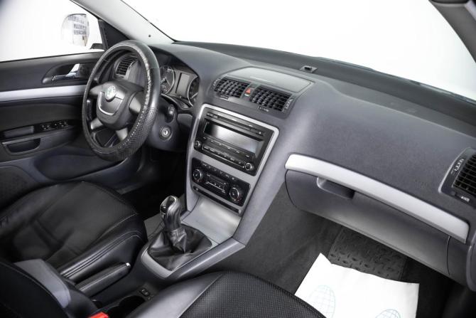 Skoda Octavia II (A5) Рестайлинг с пробегом 2013 года, цена 899 000 рублей, 281000 км, лифтбек, Автокод Объявления