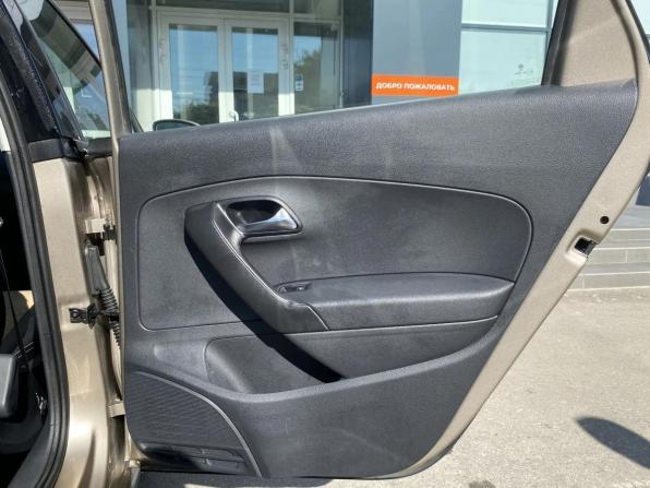 Volkswagen Polo V Рестайлинг с пробегом 2018 года, цена 1 265 000 рублей, 106000 км, седан, Автокод Объявления