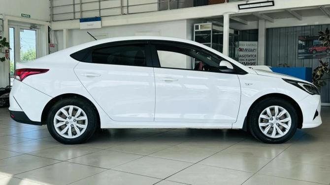Hyundai Solaris II Рестайлинг с пробегом 2022 года, цена 1 698 000 рублей, 242000 км, седан, Автокод Объявления
