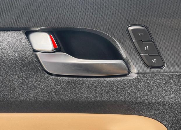 Hyundai Santa Fe IV Рестайлинг с пробегом 2023 года, цена 3 957 000 рублей, 69715 км, внедорожник, Автокод Объявления