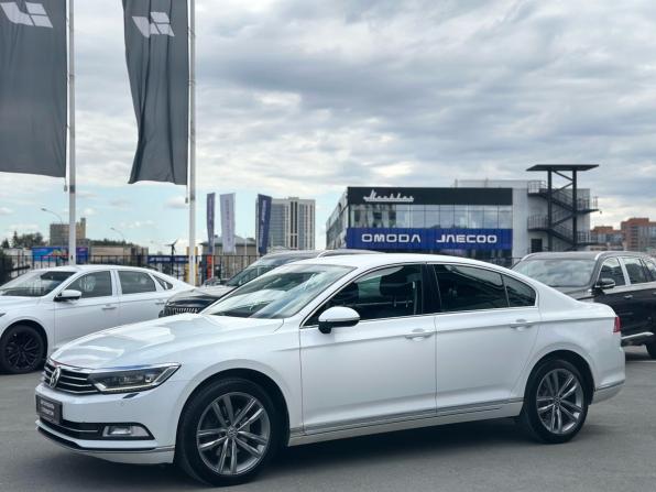 Volkswagen Passat B8 с пробегом 2015 года, цена 1 650 000 рублей, 235001 км, седан, Автокод Объявления