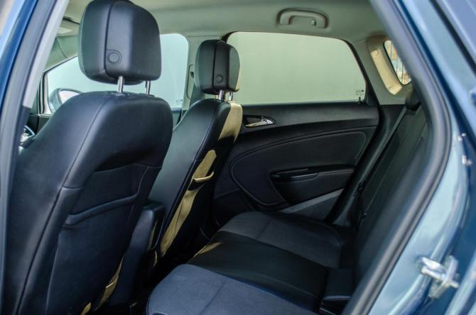 Opel Astra J Рестайлинг с пробегом 2012 года, цена 750 000 рублей, 162000 км, хэтчбек, Автокод Объявления