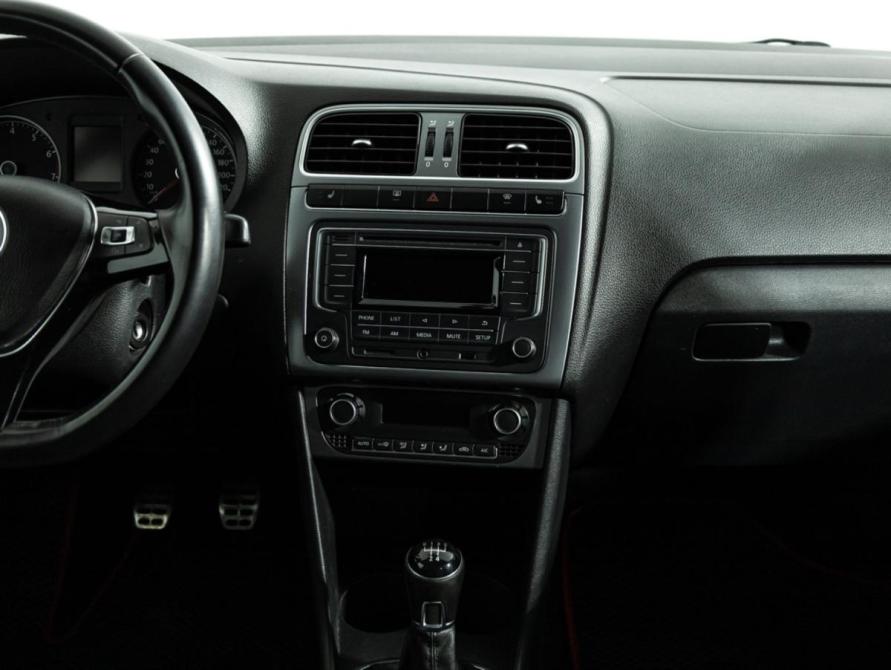 Volkswagen Polo V Рестайлинг Санкт-Петербург  - изображение 15
