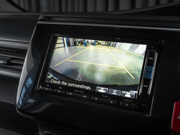 Honda Stepwgn V с пробегом 2015 года, цена 1 878 000 рублей, 87055 км, минивэн, Автокод Объявления