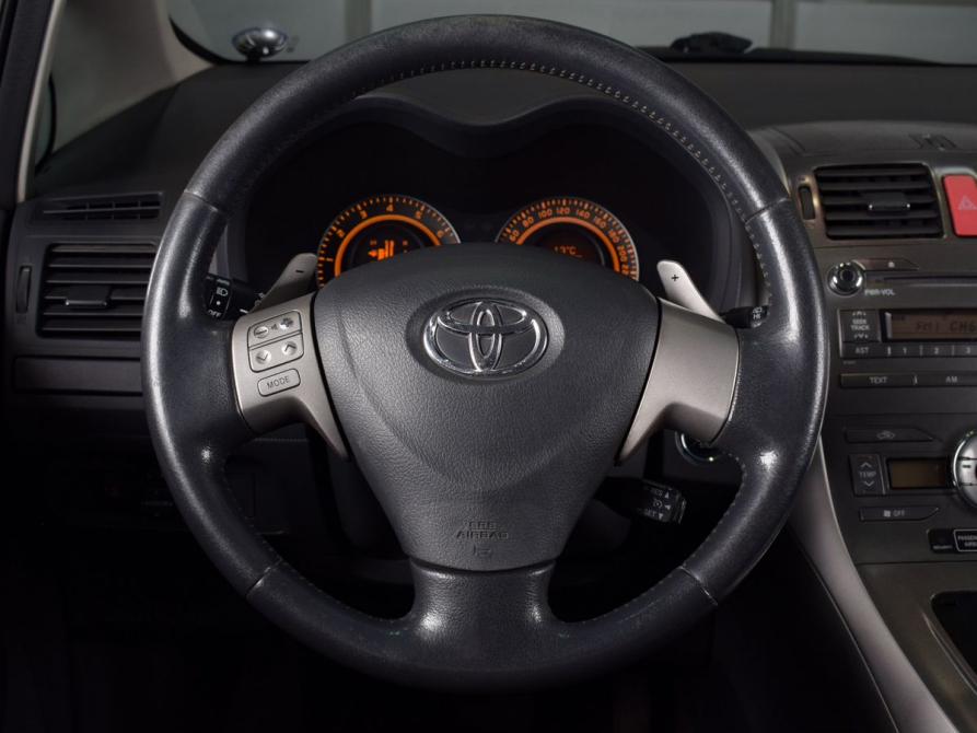 Toyota Auris I Кемерово  - изображение 9