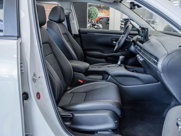 Honda ZR-V с пробегом 2022 года, цена 3 490 000 рублей, 30 км, внедорожник, Автокод Объявления