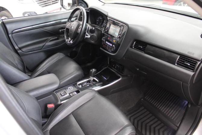 Mitsubishi Outlander III Рестайлинг 2 с пробегом 2017 года, цена 2 119 000 рублей, 155000 км, внедорожник, Автокод Объявления