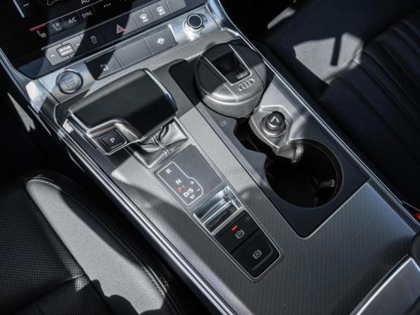 Audi A6 V (C8) с пробегом 2019 года, цена 3 675 000 рублей, 109995 км, седан, Автокод Объявления