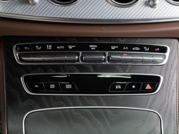 Mercedes-Benz E-Класс V (W213 S213 C238) Рестайлинг с пробегом 2021 года, цена 6 199 000 рублей, 75339 км, седан, Автокод Объявления