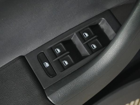 Skoda Rapid I с пробегом 2015 года, цена 1 010 000 рублей, 170206 км, лифтбек, Автокод Объявления