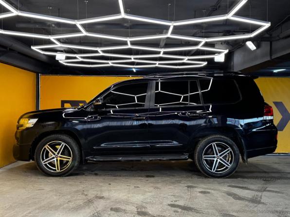 Toyota Land Cruiser 200 Series Рестайлинг 2 с пробегом 2015 года, цена 3 799 000 рублей, 330000 км, внедорожник, Автокод Объявления