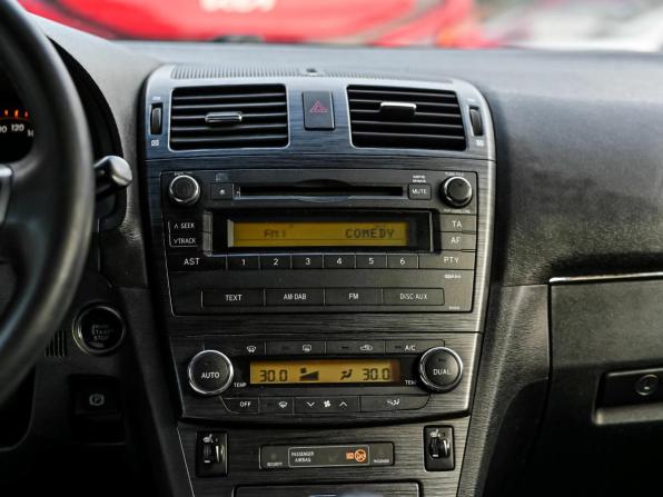 Toyota Avensis III с пробегом 2010 года, цена 760 000 рублей, 379085 км, универсал, Автокод Объявления