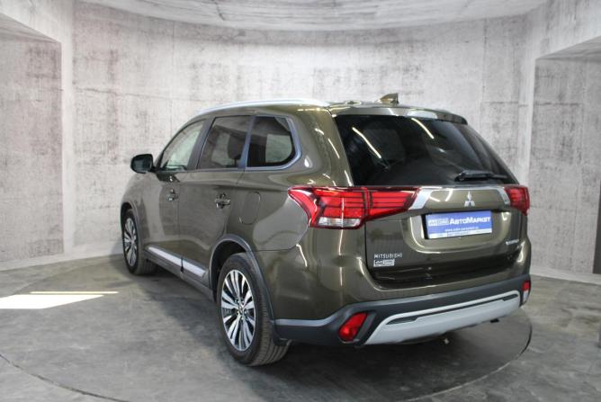 Mitsubishi Outlander III Рестайлинг 3 с пробегом 2019 года, цена 2 254 000 рублей, 92614 км, внедорожник, Автокод Объявления