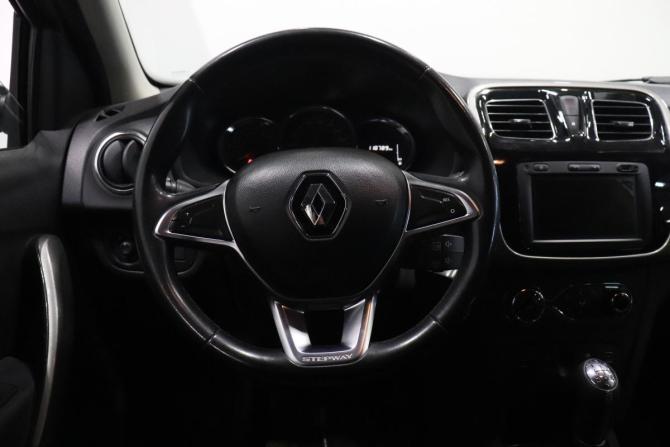 Renault Logan II Рестайлинг с пробегом 2019 года, цена 976 000 рублей, 118789 км, седан, Автокод Объявления