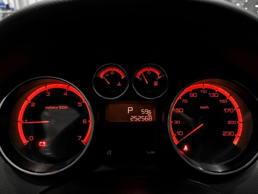 Peugeot 308 I Казань  - изображение 16