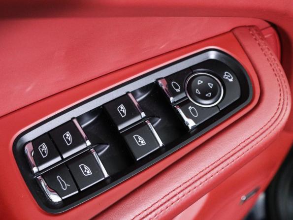 Porsche Macan I с пробегом 2015 года, цена 3 190 000 рублей, 84000 км, внедорожник, Автокод Объявления