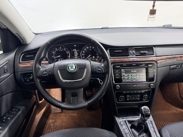 Skoda Superb II с пробегом 2010 года, цена 1 050 000 рублей, 231796 км, лифтбек, Автокод Объявления