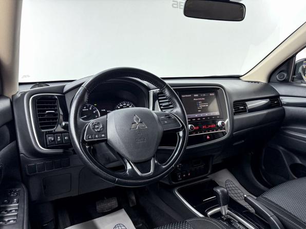 Mitsubishi Outlander III Рестайлинг 3 с пробегом 2022 года, цена 3 000 000 рублей, 81175 км, внедорожник, Автокод Объявления