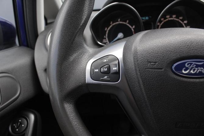Ford Fiesta Mk6 Рестайлинг с пробегом 2016 года, цена 860 000 рублей, 124594 км, седан, Автокод Объявления