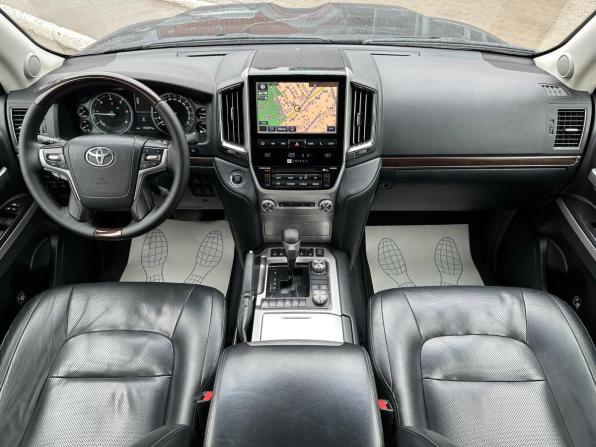 Toyota Land Cruiser 200 Series Рестайлинг 2 с пробегом 2018 года, цена 6 250 000 рублей, 193000 км, внедорожник, Автокод Объявления