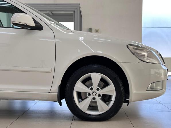 Skoda Octavia II (A5) Рестайлинг с пробегом 2011 года, цена 994 000 рублей, 183444 км, лифтбек, Автокод Объявления
