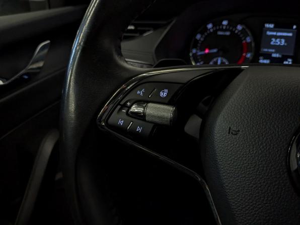 Skoda Octavia IV (A8) с пробегом 2020 года, цена 2 200 000 рублей, 46463 км, лифтбек, Автокод Объявления
