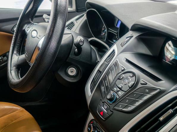 Ford Focus III с пробегом 2012 года, цена 849 900 рублей, 106000 км, хэтчбек, Автокод Объявления